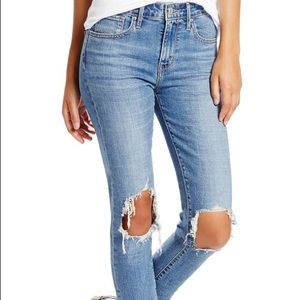 NWT Levi’s 721 Ripped Highwaist Skinny Jeans